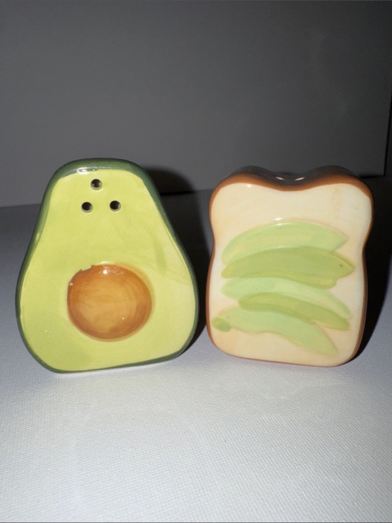 Core Kitchen Other - Ceramic Salt & Pepper Shakers Avocado & Toast Set